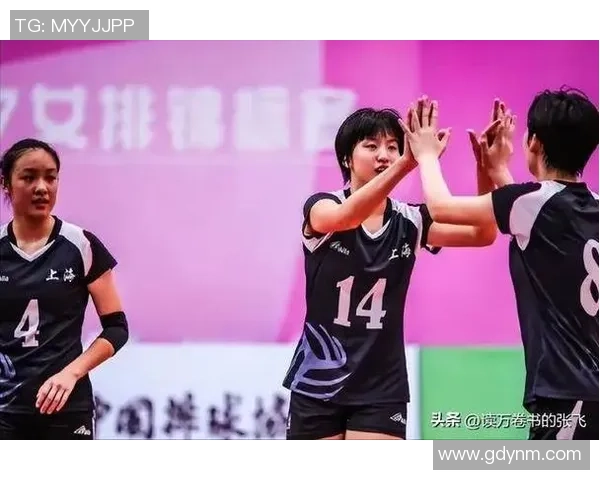 身高优势与运动魅力并存的足球明星与女排运动员的精彩对比