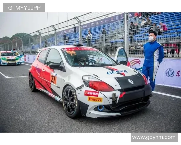 上海足球队在耐力排行榜中荣登第三名展现出强大实力与潜力