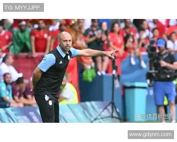 足球明星在比赛中意外受伤球迷心碎赛季前景堪忧 足球明星在比赛中意外受伤球迷心碎赛季前景堪忧